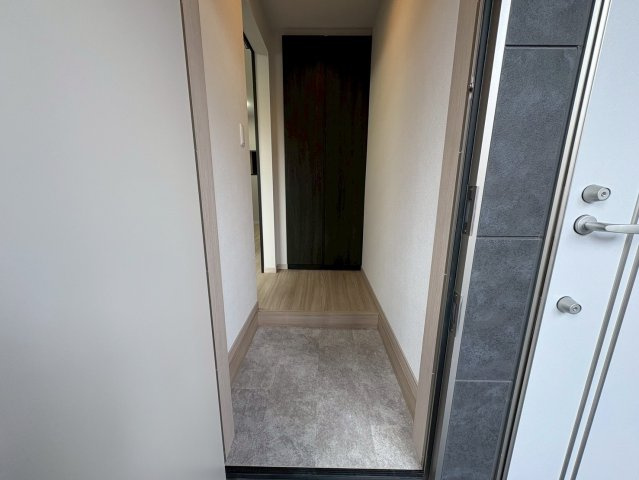 G BASE市川平田の玄関