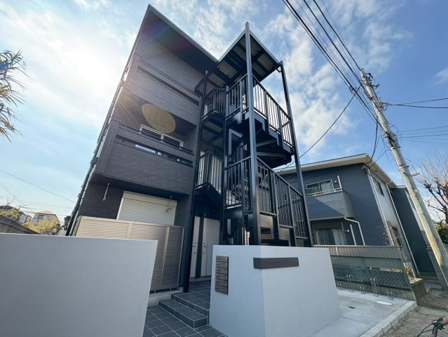 G BASE市川平田の外観