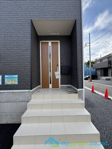 平塚市山下第15　新築戸建　全4棟3号棟の玄関