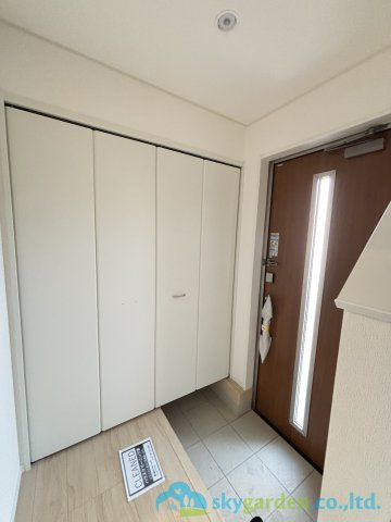 平塚市山下第15　新築戸建　全4棟3号棟の玄関