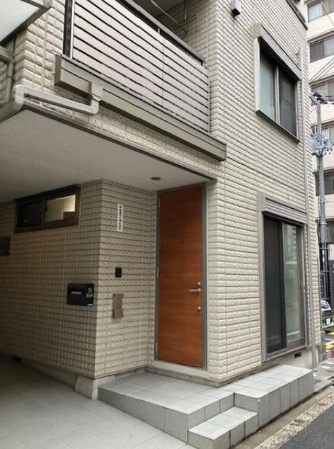 大阪市北区浮田１丁目の店舗一部のエントランス