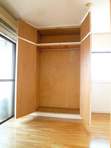 洋室５帖のクローゼットです♪