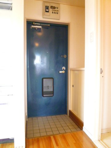 玄関の鍵は有料で防犯性の高いディンプルキーにも交換可能です♪