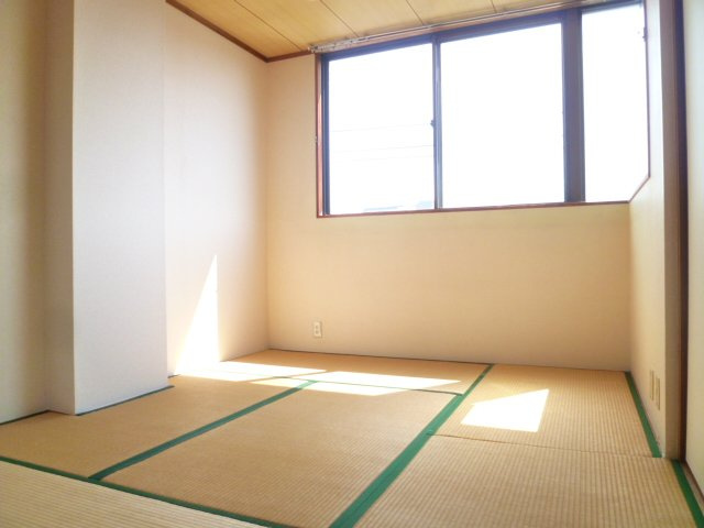 和室６．５帖も南西向き最上階の４階で陽当り眺望良好です♪