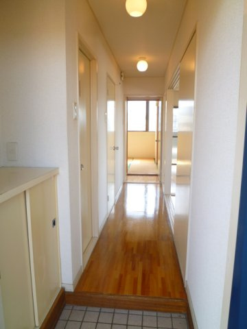 廊下スペースです。フローリング張りのお部屋です♪