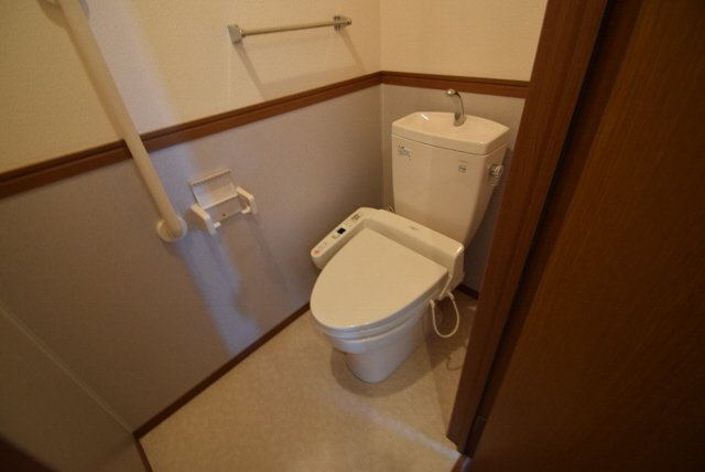 ベルデュールＢのトイレ|綺麗なシャワートイレです。