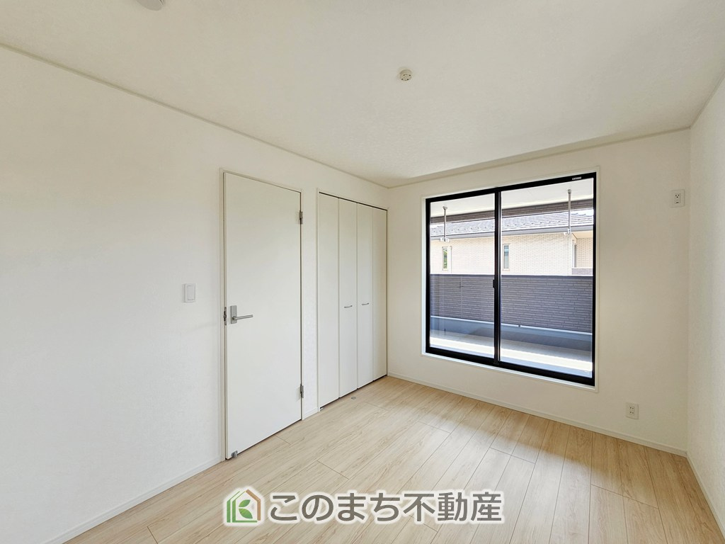 CRADLEGARDEN栃木市河合町第1の洋室|各居室に収納付で住みやすさにこだわっています♪