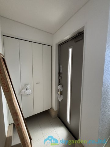 平塚市山下第15　新築戸建　全4棟2号棟の玄関