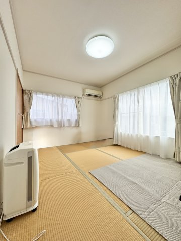 浜名区引佐町井伊谷　中古戸建ての和室|２階南東和室。