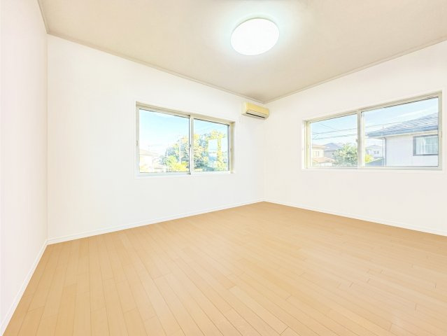 浜名区引佐町井伊谷　中古戸建ての洋室|２階北東洋室。（家具消ししてあります）