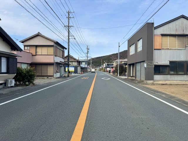 浜名区引佐町井伊谷　中古戸建ての前面道路含む現地写真|西側前面道路を南側から北向きに撮影しました。