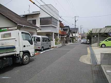 広島市佐伯区五日市町大字美鈴園　新築一戸建て(全2棟)の前面道路含む現地写真