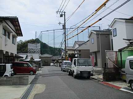 広島市佐伯区五日市町大字美鈴園　新築一戸建て(全2棟)の前面道路含む現地写真