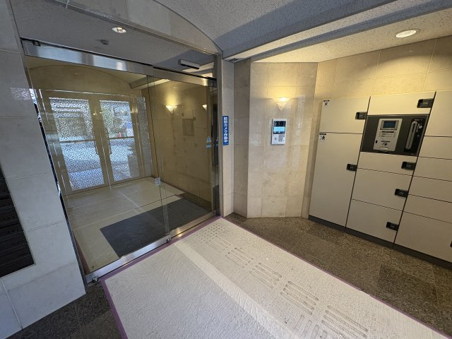 プレミール赤羽のエントランス