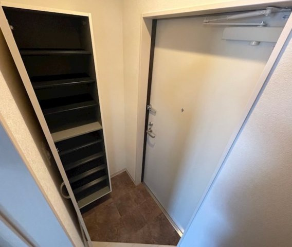 F　asecia　propusの玄関