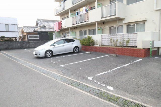 ヤマイチPLAZAシカゴの駐車場