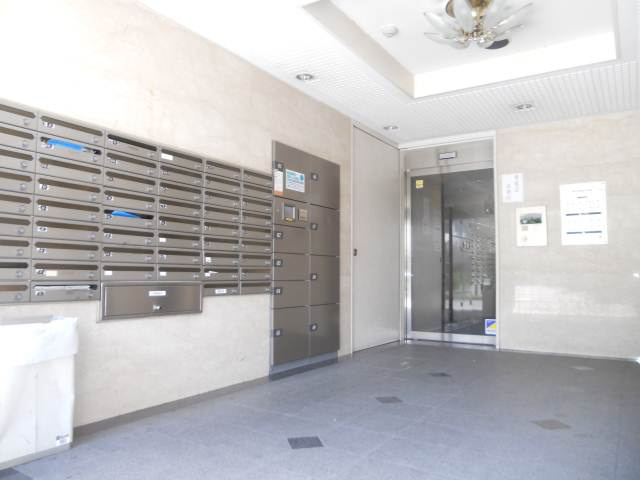 ベラジオ四条堀川のエントランス|宅配ＢＯＸ有り