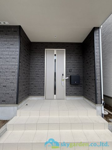 平塚市山下第15　新築戸建　全4棟1号棟の玄関