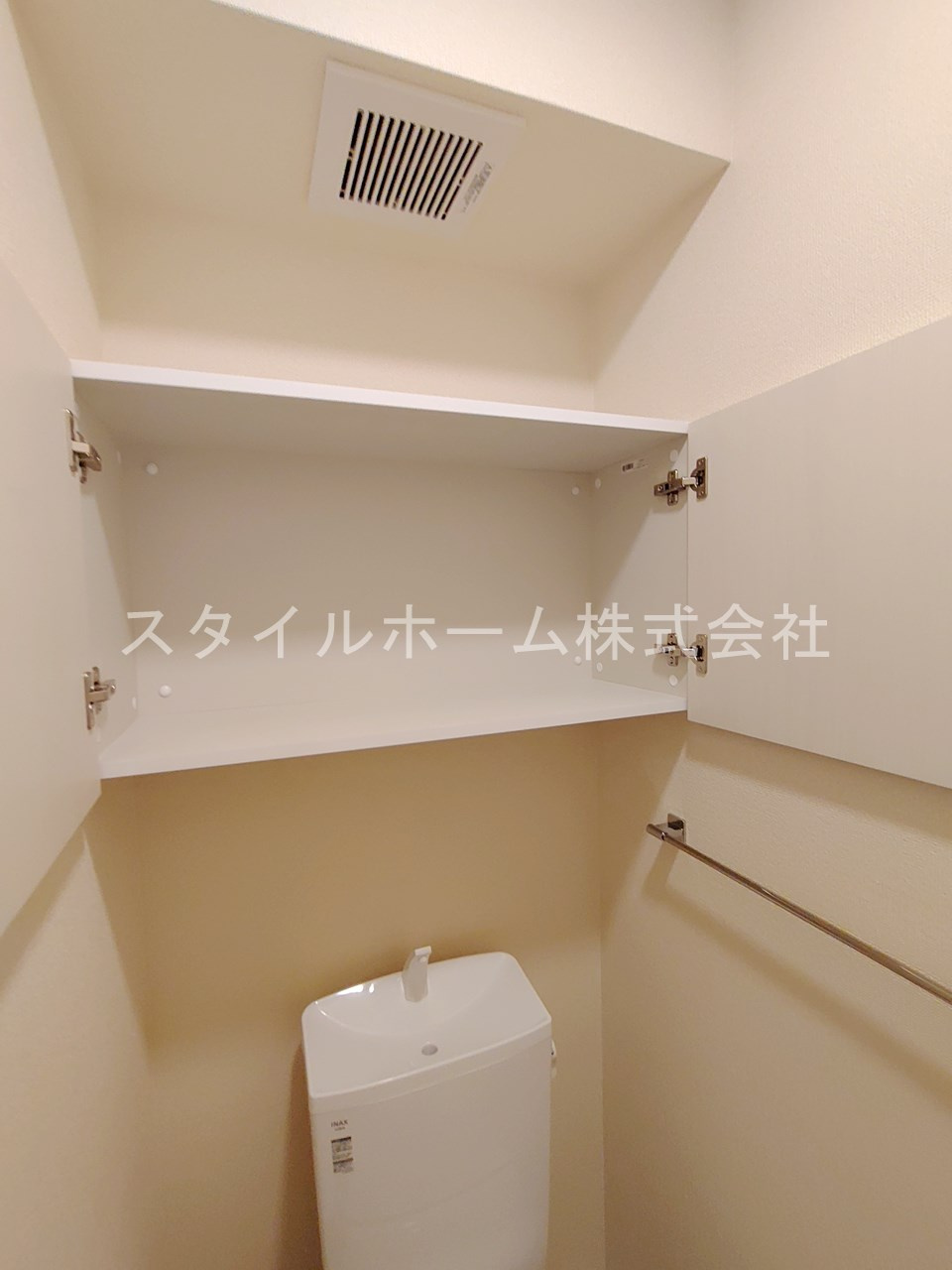 カーサ・ソラーレの居間・リビング|別部屋写真です。