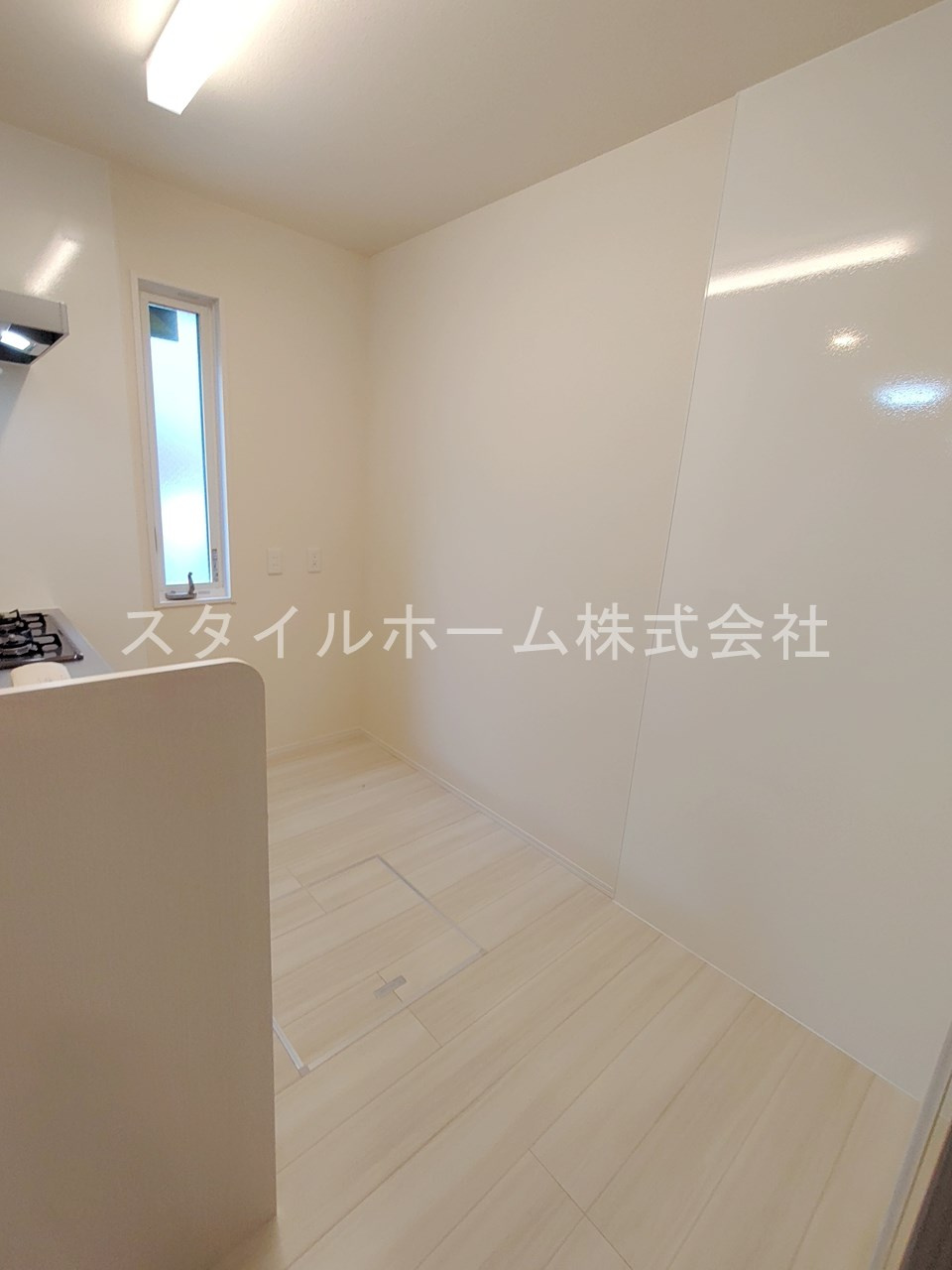 カーサ・ソラーレの居間・リビング|別部屋写真です。