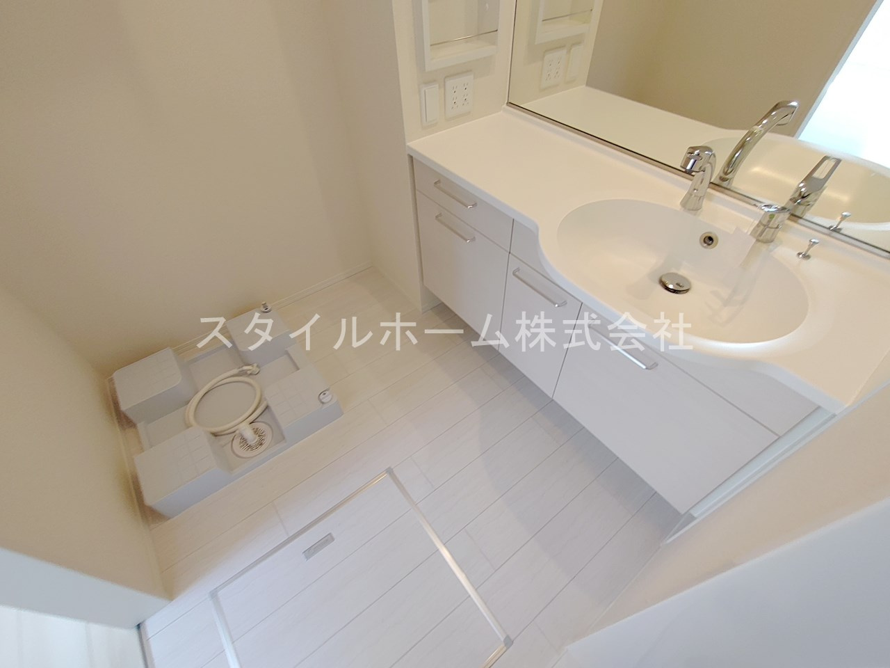 カーサ・ソラーレの洗面所|別部屋写真です。