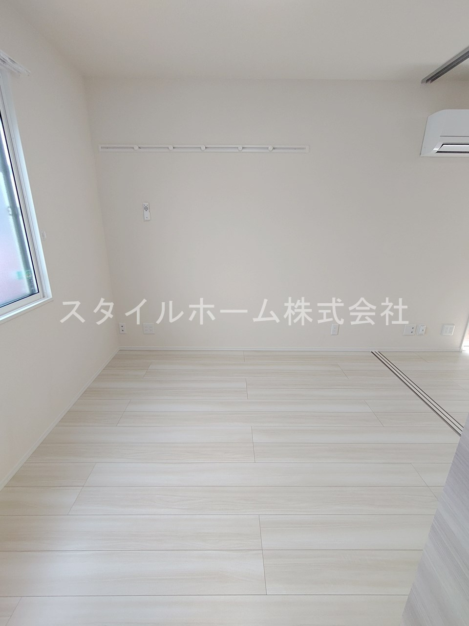 カーサ・ソラーレの内装|別部屋写真です。