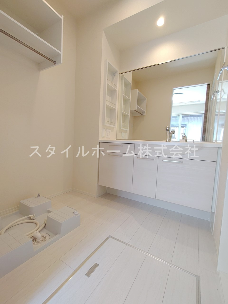 カーサ・ソラーレの洗面所|別部屋写真です。