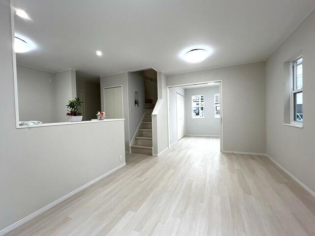 船橋市飯山満町３丁目戸建の居間・リビング