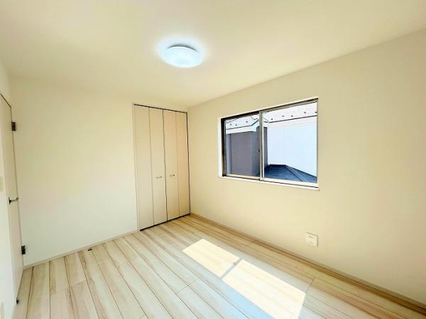 船橋市習志野台８丁目１－２５－７の洋室|2階南側洋室　約6帖