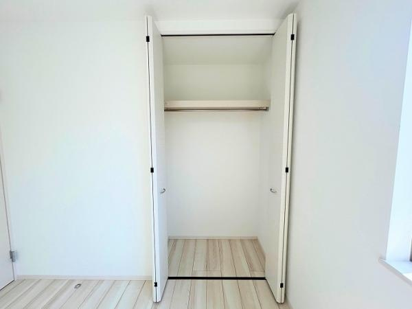 船橋市習志野台８丁目１－２５－７の収納|2階南側洋室　クローゼット内