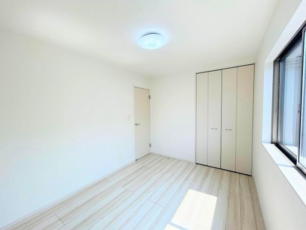 船橋市習志野台８丁目１－２５－７の洋室|2階南側洋室　約6帖別角度から