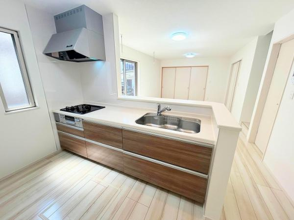 船橋市習志野台８丁目１－２５－７のキッチン|会話が弾む対面式キッチン