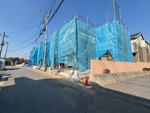 ブルーミングガーデン　市川市大野町３丁目３１棟／１期２８号棟の前面道路含む現地写真|外観写真