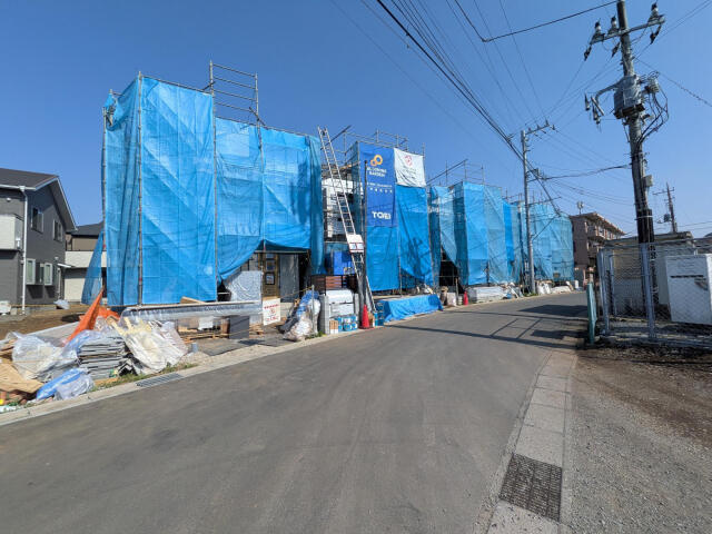 ブルーミングガーデン　市川市大野町３丁目３１棟／１期２８号棟の前面道路含む現地写真|外観写真