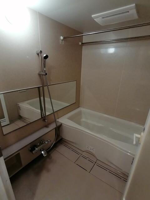 サンクレイドル薬園台壱番館の浴室