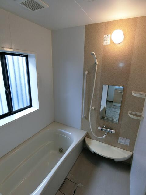 松戸市　栄町８丁目戸建ての浴室