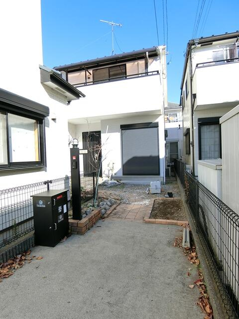 松戸市　栄町８丁目戸建ての駐車場