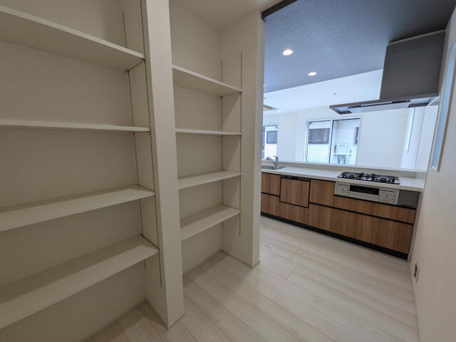 ブルーミングガーデン　松戸市上本郷２棟／１期１号棟のその他|1号棟:キッチン裏収納