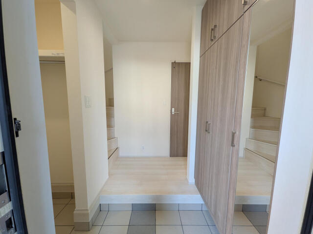 ブルーミングガーデン　松戸市上本郷２棟／１期１号棟の玄関|1号棟:玄関