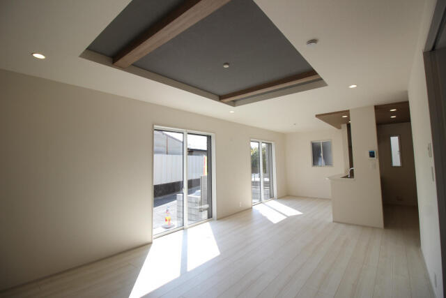 ブルーミングガーデン　松戸市上本郷４棟／１期４号棟の居間・リビング|(4)号棟リビング