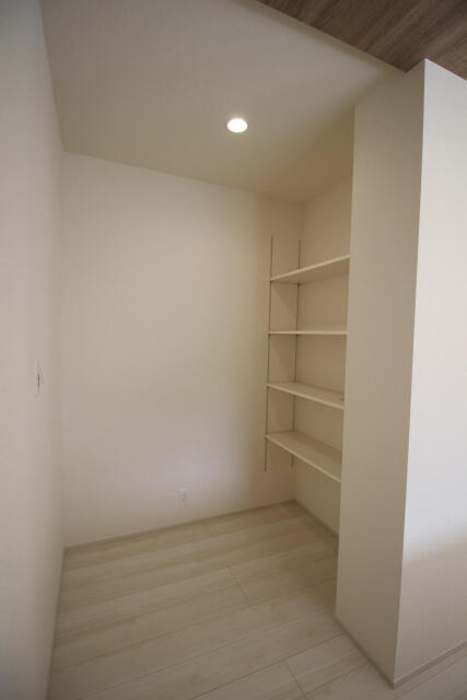 ブルーミングガーデン　松戸市上本郷４棟／１期４号棟の収納|(4)号棟パントリー