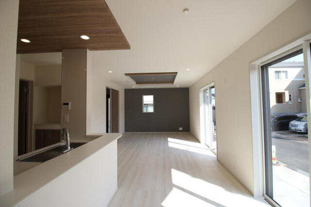 ブルーミングガーデン　松戸市上本郷４棟／１期４号棟の居間・リビング|(4)号棟リビング