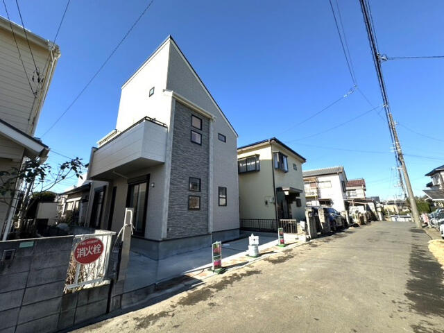 ブルーミングガーデン　船橋市藤原８丁目１棟／１期１号棟の前面道路含む現地写真|外観