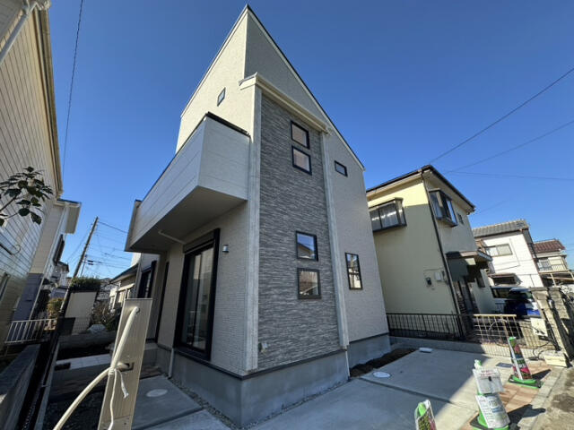 ブルーミングガーデン　船橋市藤原８丁目１棟／１期１号棟の前面道路含む現地写真|外観