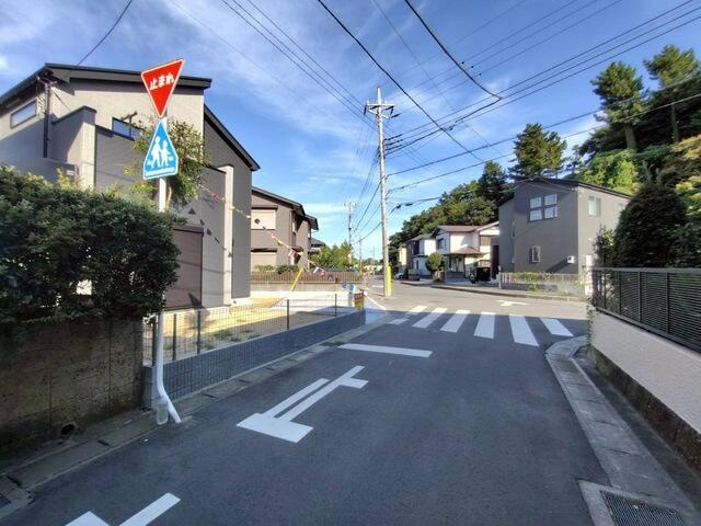 ４２３３船橋市三山２３期１棟の前面道路含む現地写真
