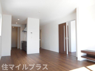【居間・リビング】 | 郡山市町東2丁目新築一戸建て3棟 | ゆったり過ごせる居間です