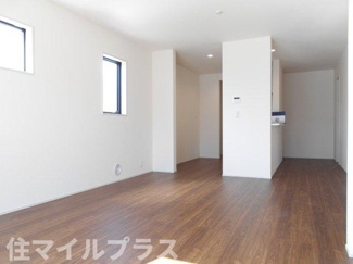 【居間・リビング】 | 郡山市町東2丁目新築一戸建て3棟 | ゆったり過ごせるリビングです