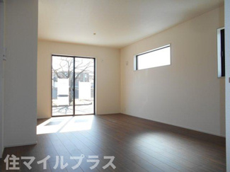 【居間・リビング】 | 郡山市町東2丁目新築一戸建て3棟 | ゆったりとしたリビングです