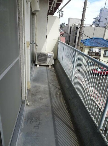ペリエ中野のバルコニー