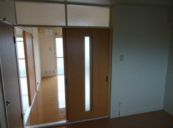 ペリエ中野の玄関